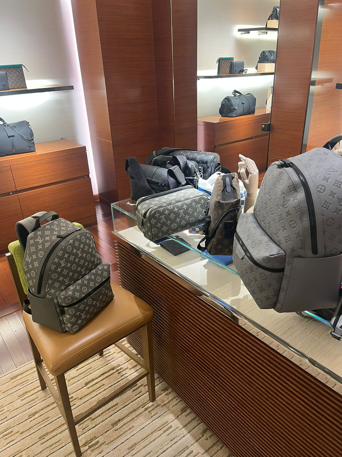 What Sets a Personal Luxury Shopper Apart from Traditional Retail